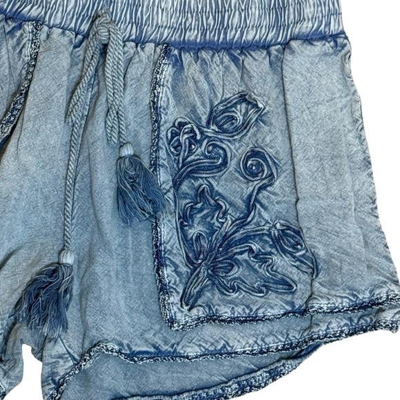 Earthbound Trading Co Chambray 3D Embroidered Shorts Lightweight Boho Small - Picture 2 of 11
